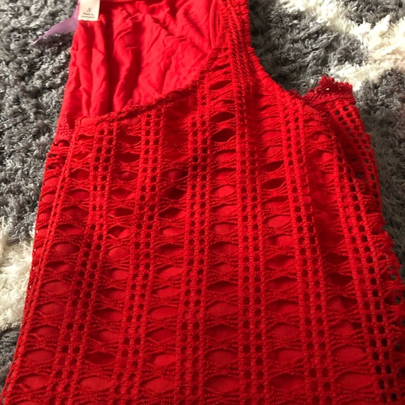 Red top - Picture 2 of 4